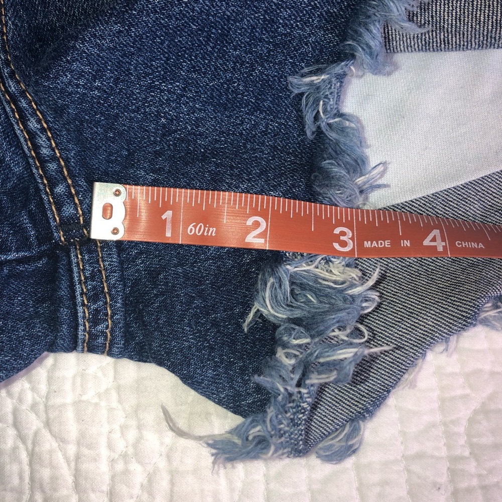 SILVER JEANS CO. Not Your Boyfriend’s Shorts Cutoff distressed denim EUC Sz 26 - Picture 6 of 10